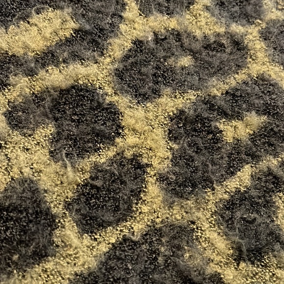 Extra large never worn leopard green scarf - Picture 2 of 2